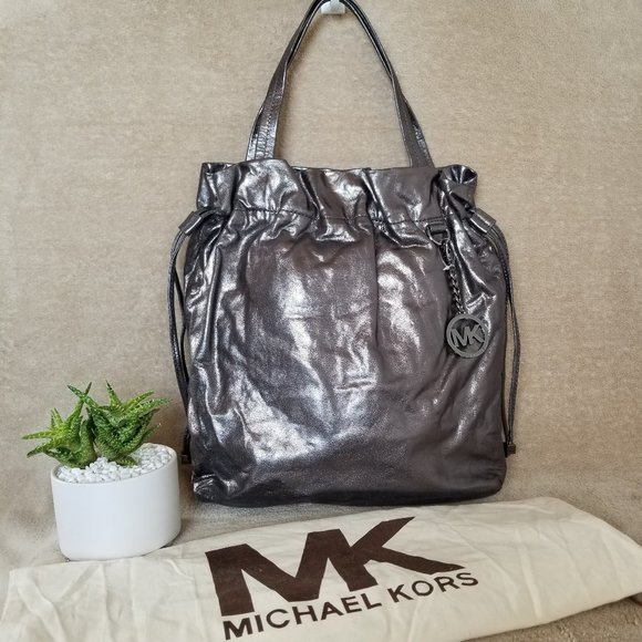 New Michael Kors Gun Metal leather shoulder bag - Picture 2 of 7